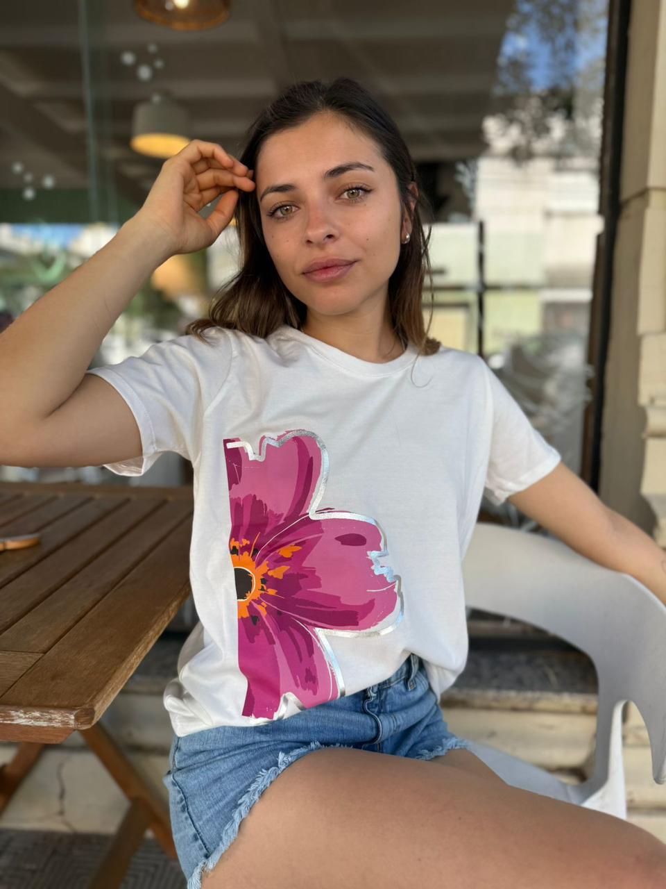 REMERA FLOR